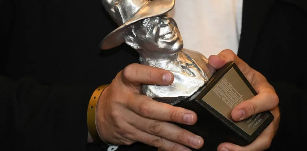  El minuto a minuto de los Premios Gardel: Sorpresas y actuaciones en vivo.