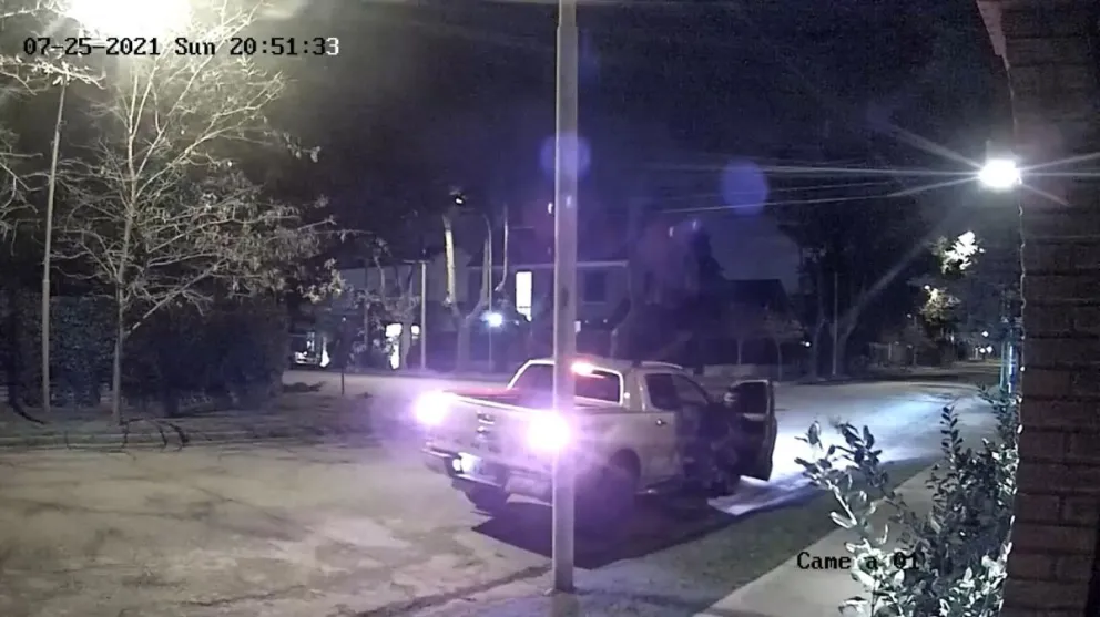 |VIDEO| Se bajaron de una camioneta de alta gama y se robaron una casa