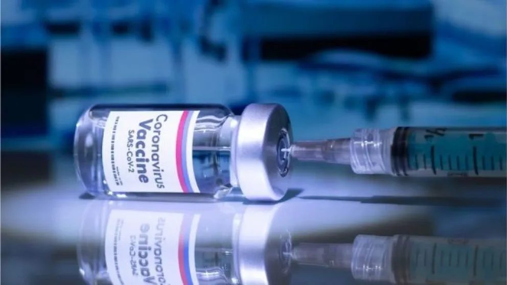 Rusa informó lo que sucede al combinar las vacunas Sputnik V y AstraZeneca