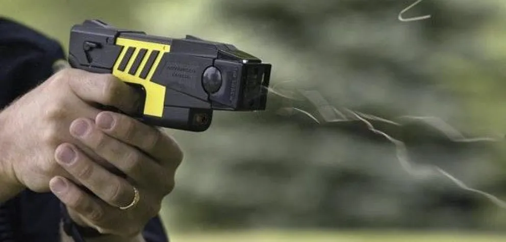 La oposición propone una alternativa no letal a las armas de fuego