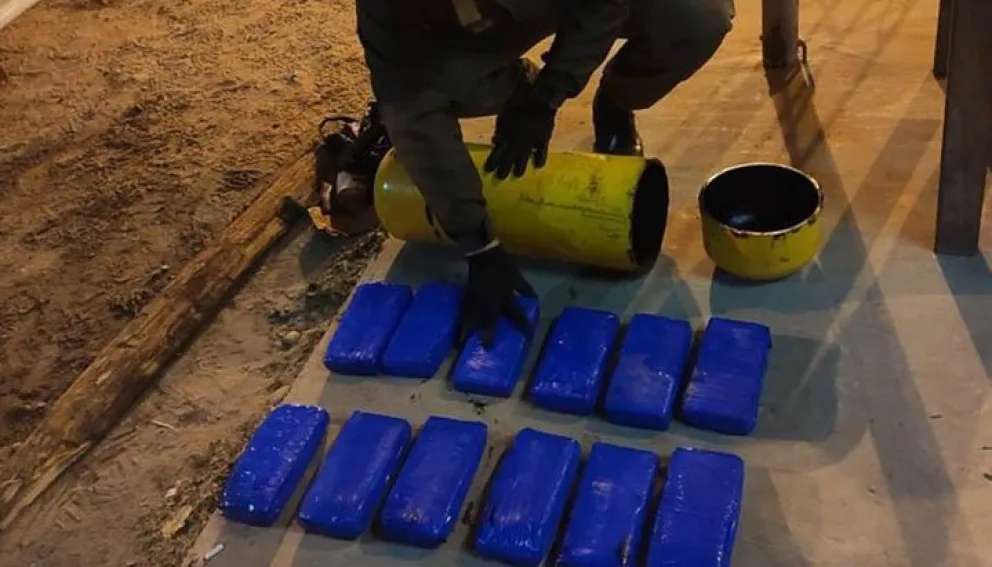 Quiso escapar de un control de gendarmería y le encontraron kilos de cocaína