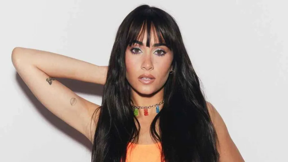 Aitana se hizo esta atrevida selfie frente al espejo mostrando el abdomen