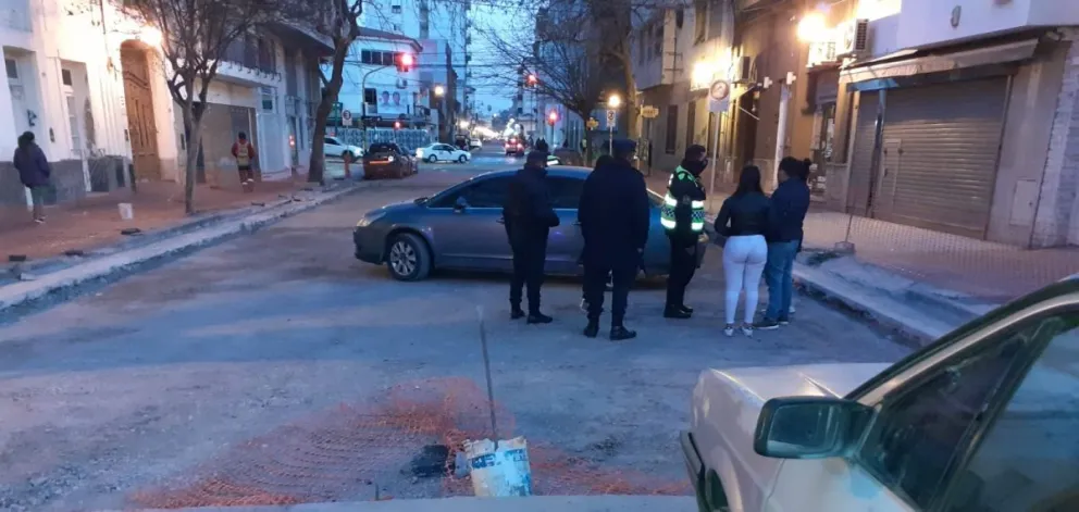 Arrancamos mal: salteño pasado de copas se metió por el medio de una obra y terminó sin auto