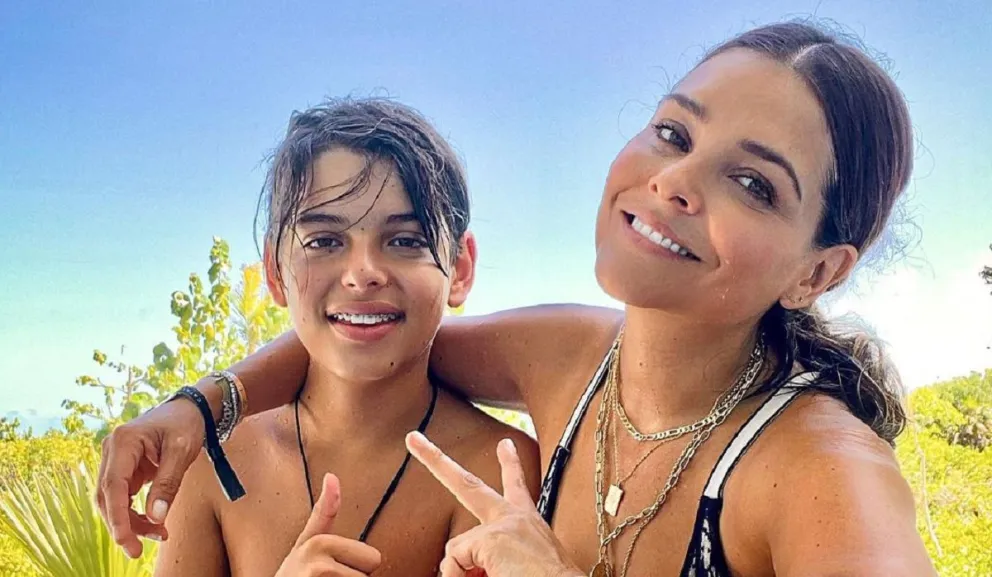 Grettell Valdez cautivó con una sesión fotográfica junto a su hijo