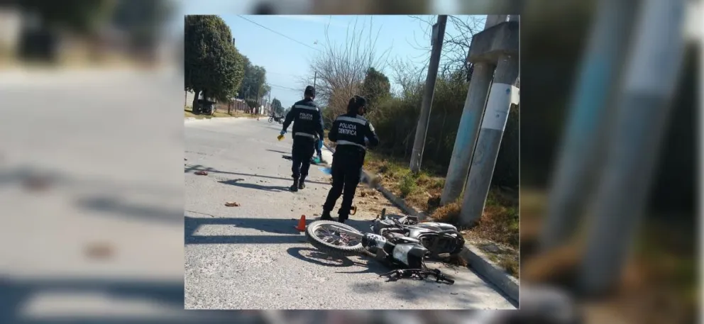 Joven salteño perdió el control de su motocicleta, embistió un poste de luz y no vivió para contarla