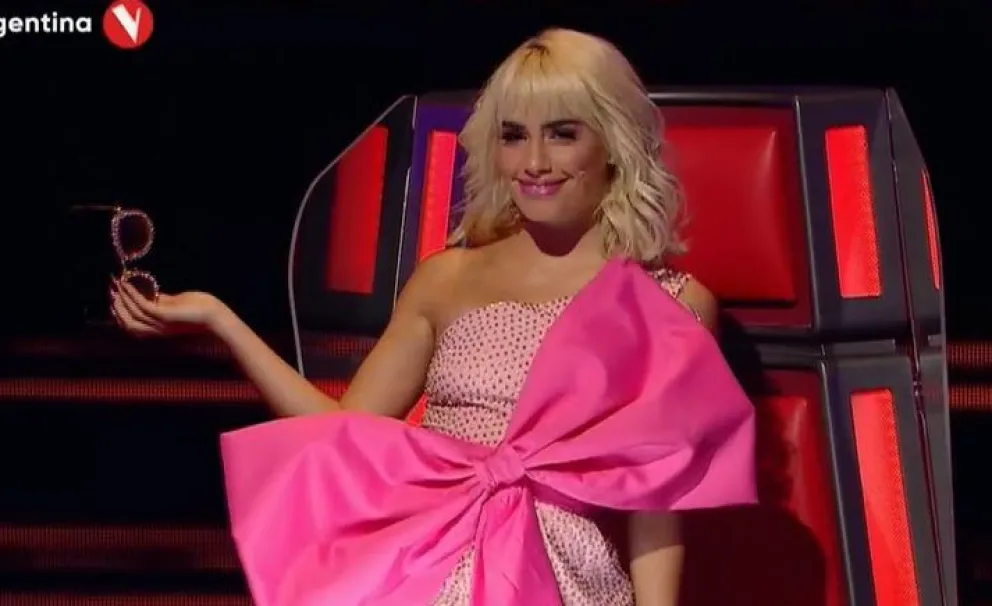 Lali un look muy "Barbie Girl" para los knockouts de La Voz.
