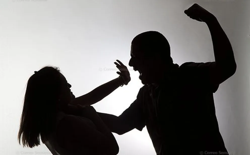 Detuvieron a un hombre que atacó a su ex pareja que volvía a su casa de un boliche