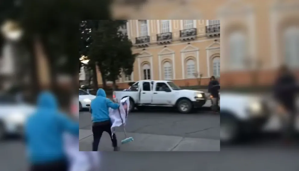 Elecciones en Salta: pegatineros de dos candidatos serían denunciados por violar la veda electoral