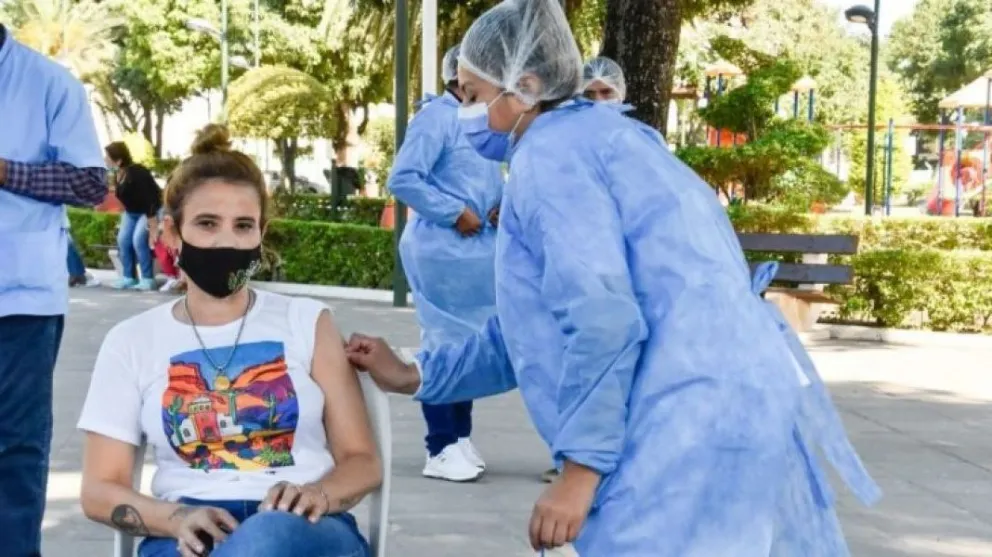 Dónde vacunarse contra el coronavirus este domingo en Salta