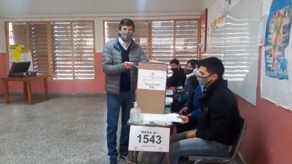 Matías Posadas ya emitió su voto ya adelantó dónde esperará el resultado de la elección