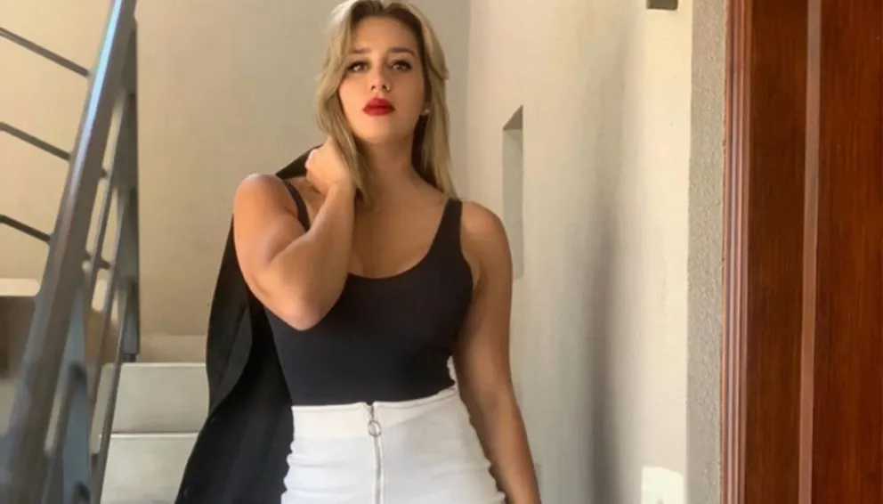 Candela Correa volcó en plena ruta: quedó atrapada dentro de su vehículo