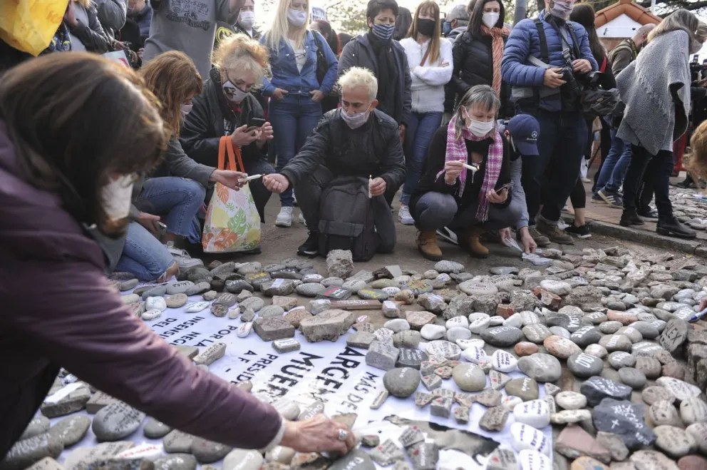 Marcha de las Piedras: cientos de personas recordaron a los fallecidos en pandemia 