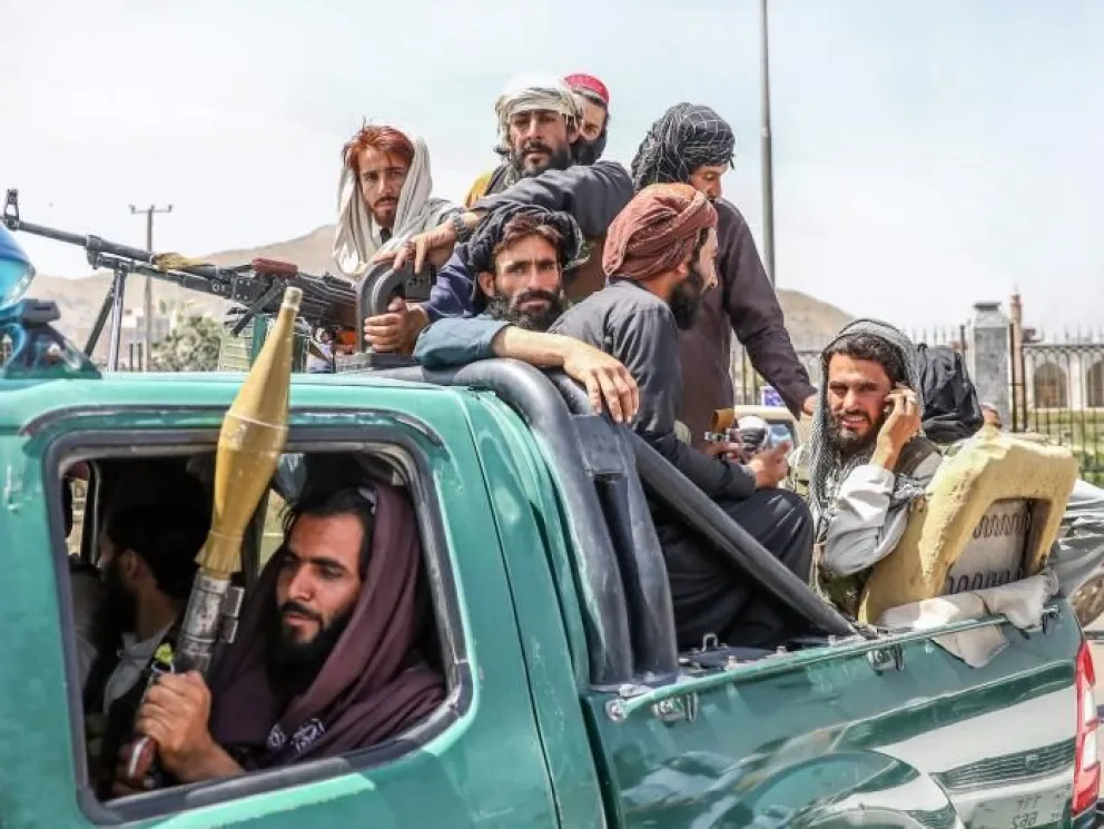 Talibanes volvieron a colgar cadáveres en plazas públicas