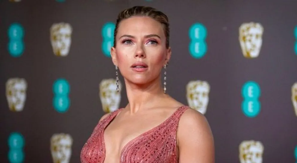 Scarlettt Johansson 