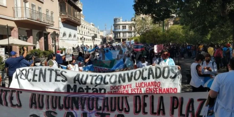 Marcha de docentes. Fuente: (Twitter)