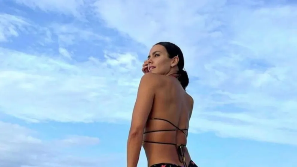 Cristina Pedroche subió la temperatura con esta flexible posición en bikini 