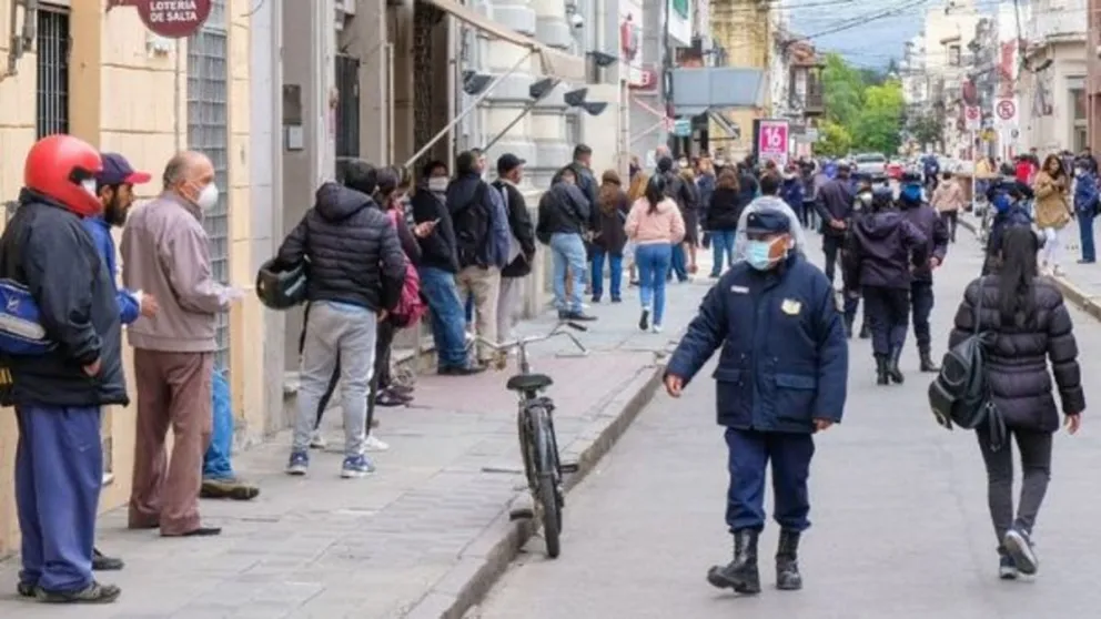 Bajaron notablemente los casos de coronavirus en Salta durante agosto