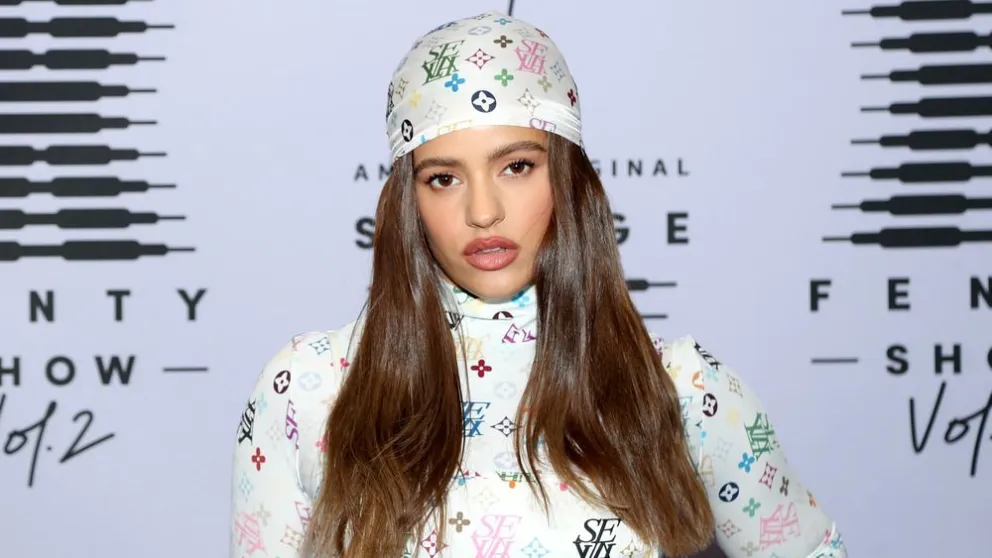 Rosalía se roba las miradas con este impactante look español en la gala MET 2021 