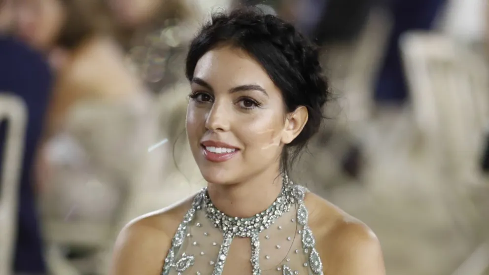 ¡Como un ángel de Victoria's Secret! Georgina Rodríguez desfiló con este tentador vestido súper escotado