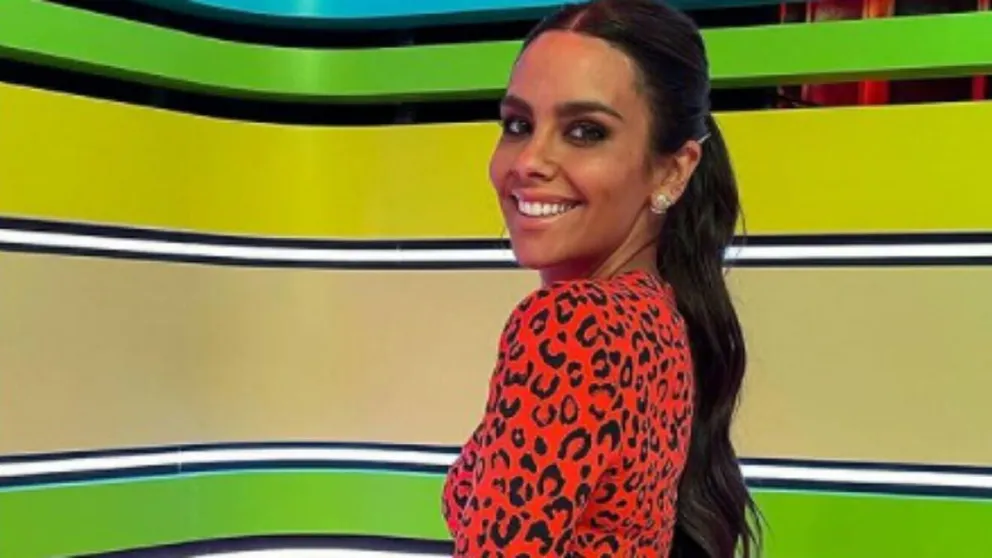 Cristina Pedroche se fotografió con la camiseta desabrochada y lo que se le vio dio mucho de qué hablar 