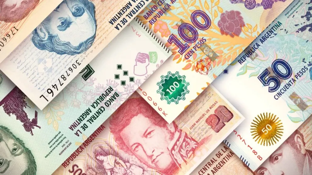 El peso argentino se encuentra entre las 10 monedas más devaluadas del año, ¿en qué puesto?