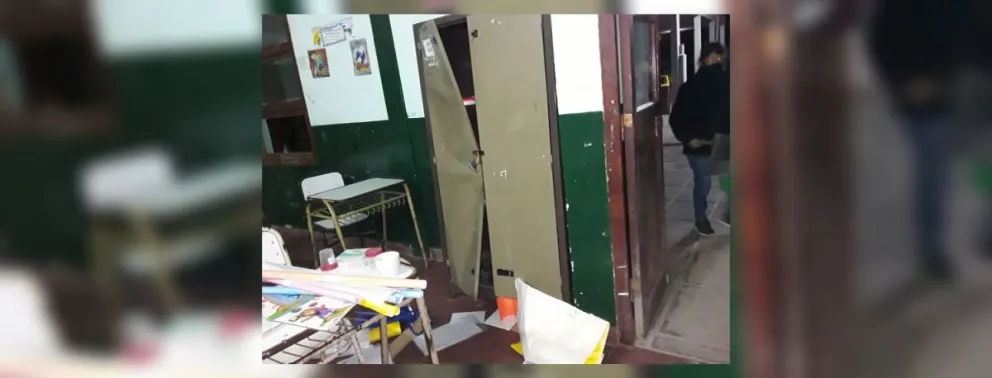 |FOTOS| Vándalos destrozaron y defecaron en una escuelita salteña: los alumnos no soportaron el olor