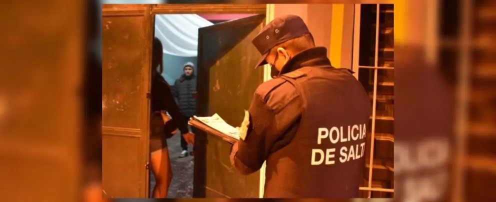 No dan el brazo a torcer: la policía desbarató nueve fiestas clandestinas en Salta