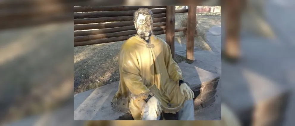 |FOTOS| Vándalos salteños destrozaron la escultura en honor al padre Chifri