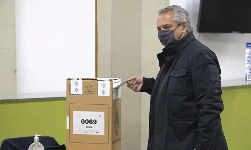 Elecciones PASO 2021 | Ya votó el presidente Alberto Fernández: “La Argentina sigue mañana”