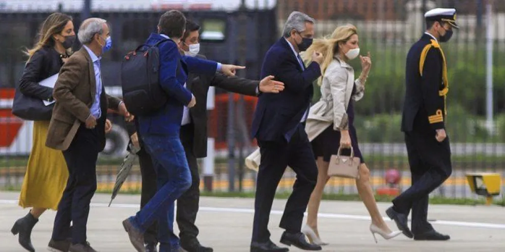 Parte del oficialismo presiona a Fernández por un cambio de gabinete 