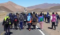 No hay quien los pare: peregrinos de Santa Victoria Oeste se enfrentan al clima para llegar a Salta