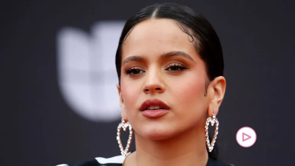 Rosalía retó la censura de Instagram tras posar con esta camiseta transparente y sin ropa interior 