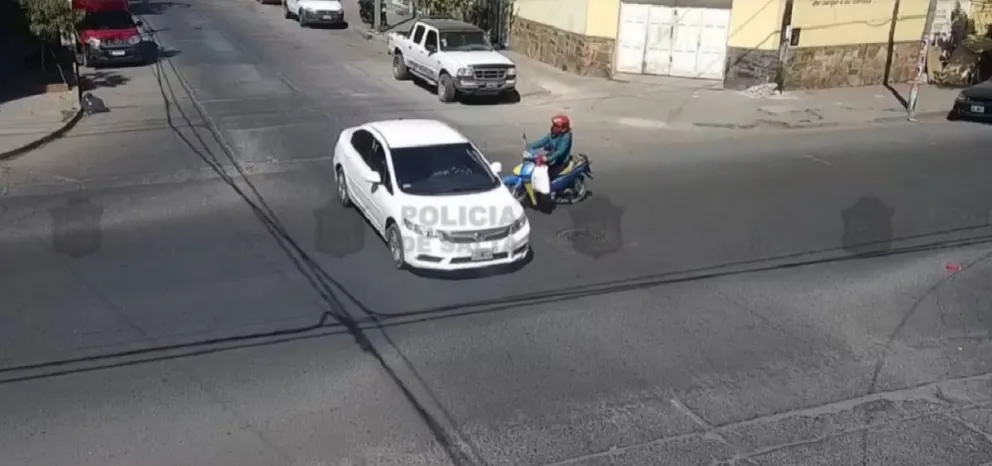 VIDEO | Fuerte choque en la intersección de Corrientes y Lerma