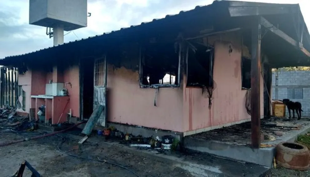 El drama de una familia a la que se le incendió su casa por completo: “Tantos años de esfuerzo se fueron en unos segundos”