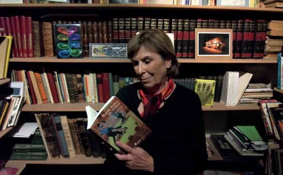 “Luisa Peluffo y el premonitorio olor de la tierra”