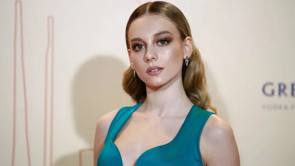 ¡Como una Barbie! Ester Expósito calentó las redes sociales con esta candente sesión fotográfica 