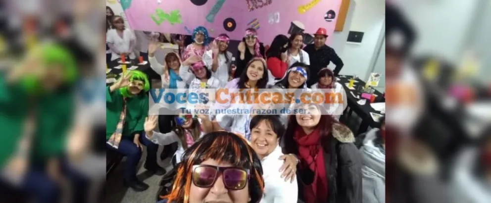 |FOTOS Y VIDEO| Pintó la clandestina en la escuela: escándalo por una directora salteña que organizó una fiesta retro