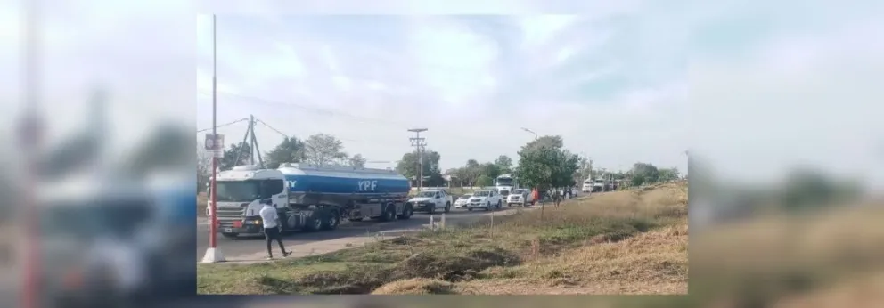 Crece la tensión en el interior: municipales cortan la ruta y aseguran que hace 2 meses que no cobran