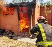La “venganza” de un salteño: incendió la casa de su pareja y la dejó en la calle