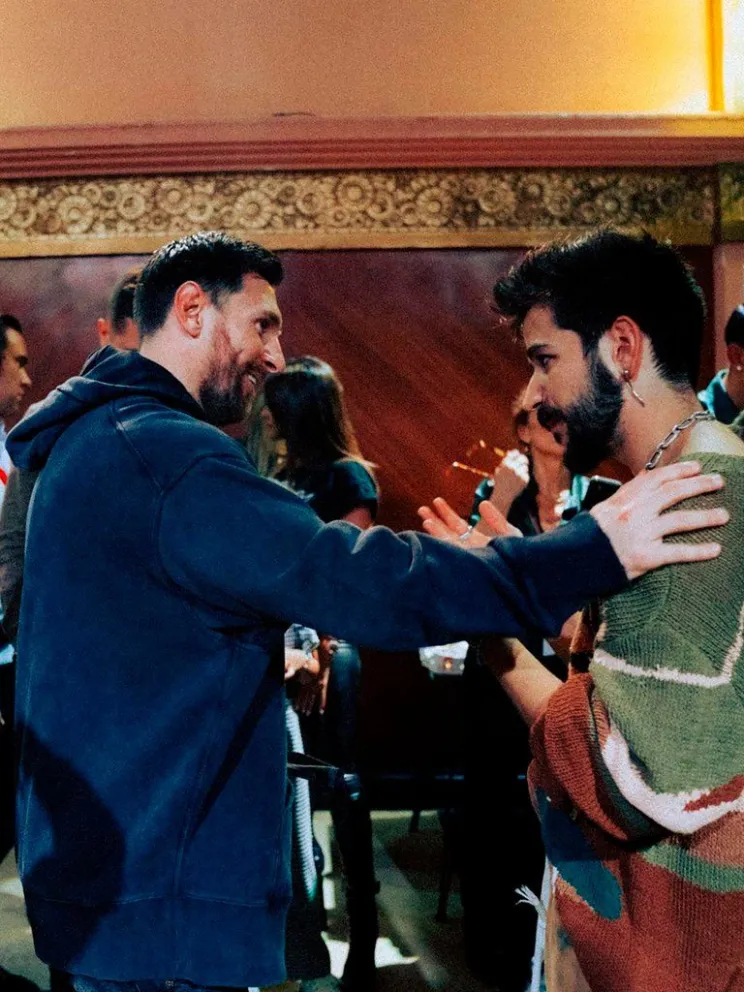 El divertido encuentro entre Messí, Antonella Rocuzzo, Camilo y Evaluna Montaner