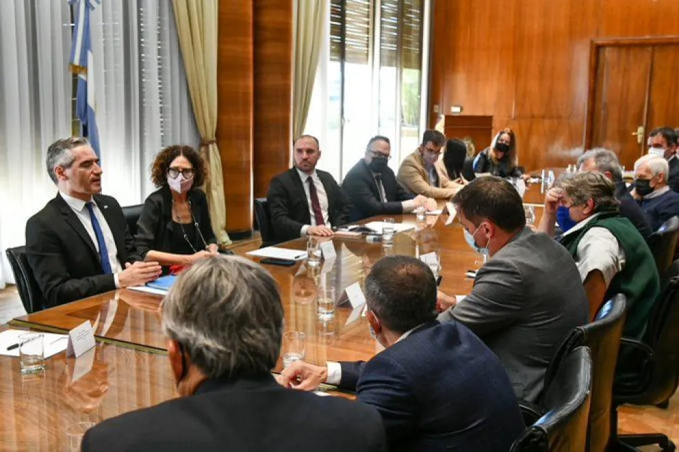 El gobierno eliminará las retenciones para exportaciones automotrices