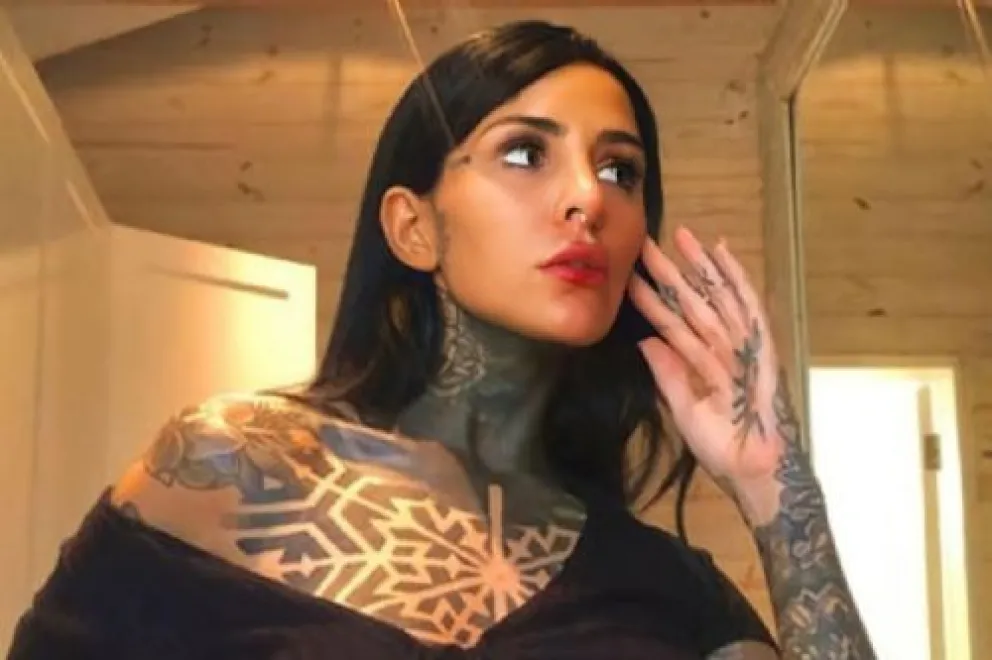  Cande Tinelli se hartó y 'escrachó' a una mujer que la fotografió en un restaurante