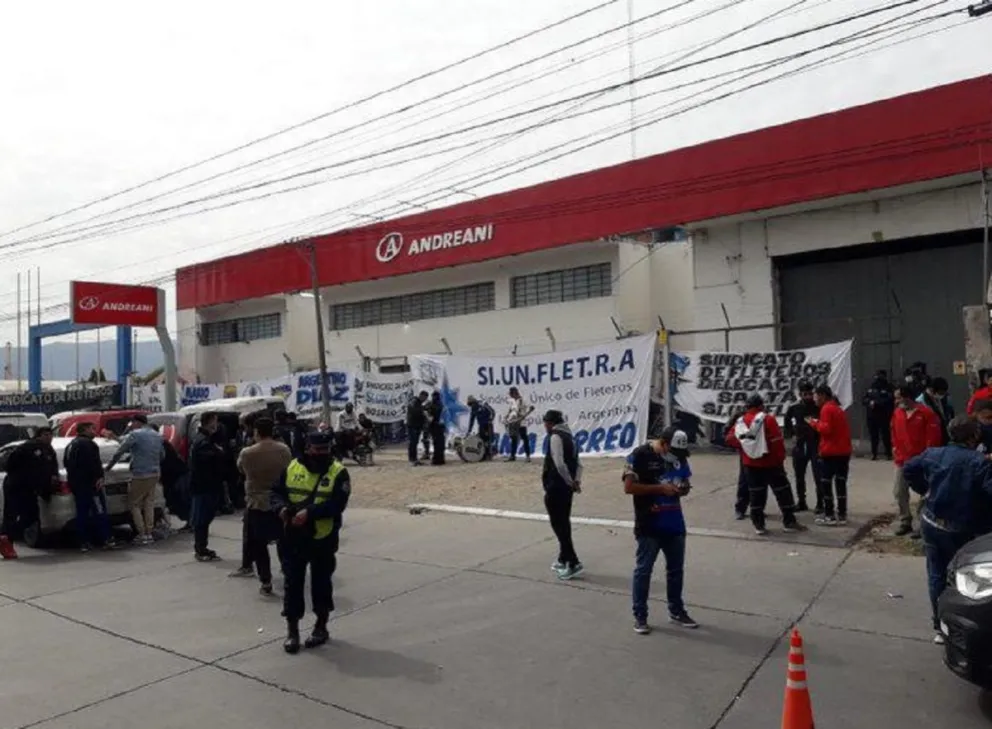 Trabajadores de Andreani aseguran que compañeros fueron despedidos “injustamente”