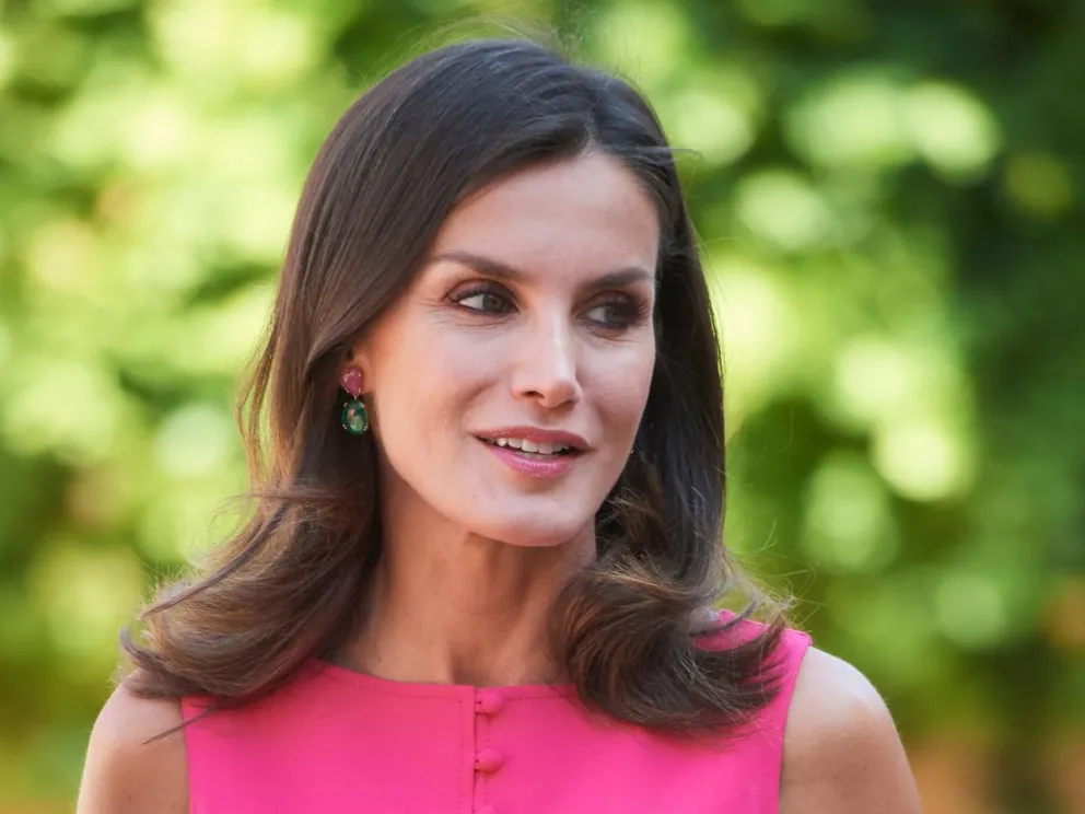 La reina Letizia apuesta por una versión masculina y atrapa todas las miradas 