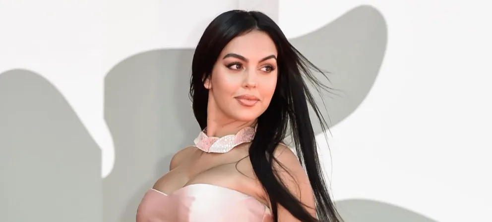 Georgina Rodríguez luce el vestido ideal que potencia tus curvas en estas navidades
