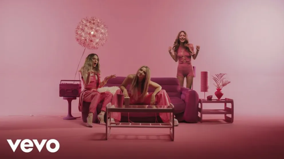  “La niña de la Escuela” Así se escucha el tema de Lola Índigo, Tini  y Belinda