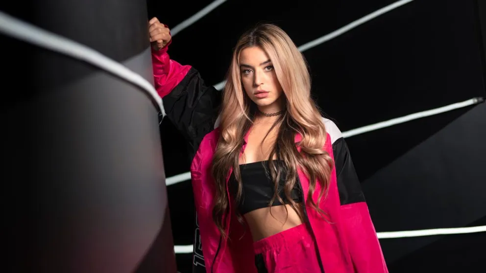 Lola Indigo le copió el look a Shakira y las redes estallan 