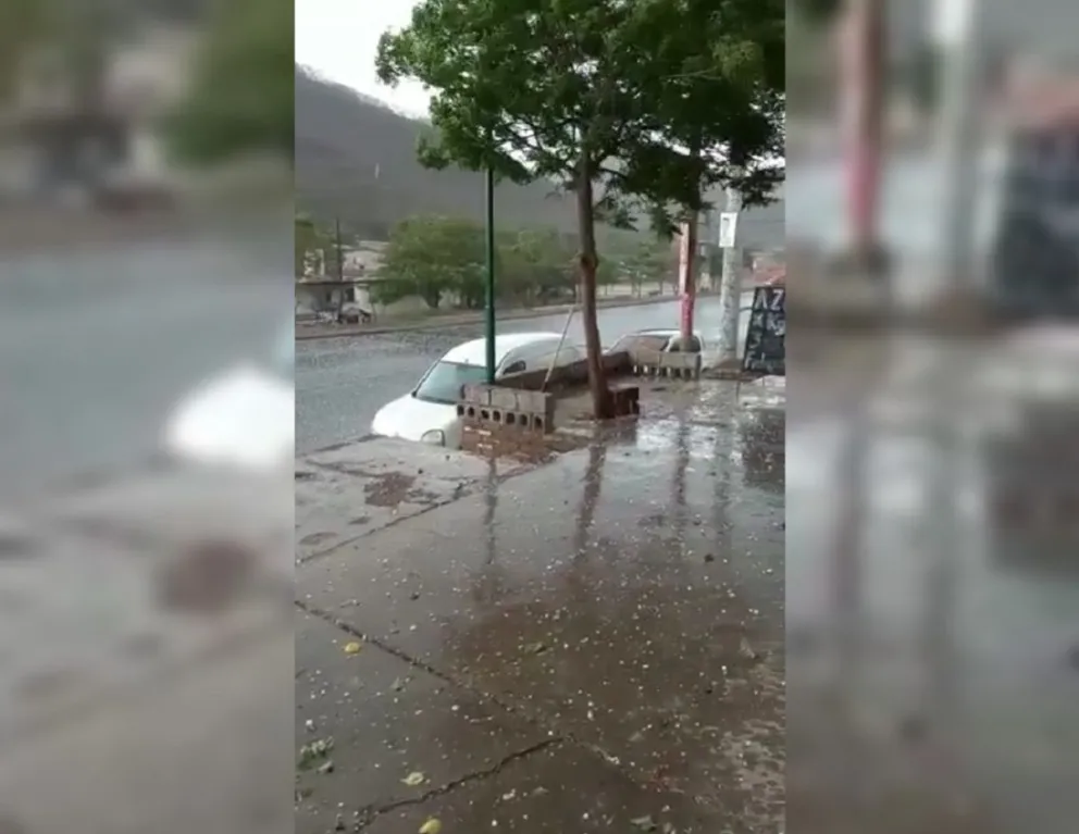 AHORA | Fuerte temporal en Salta: reportan caída de granizo en varios puntos de la Ciudad. VIDEOS