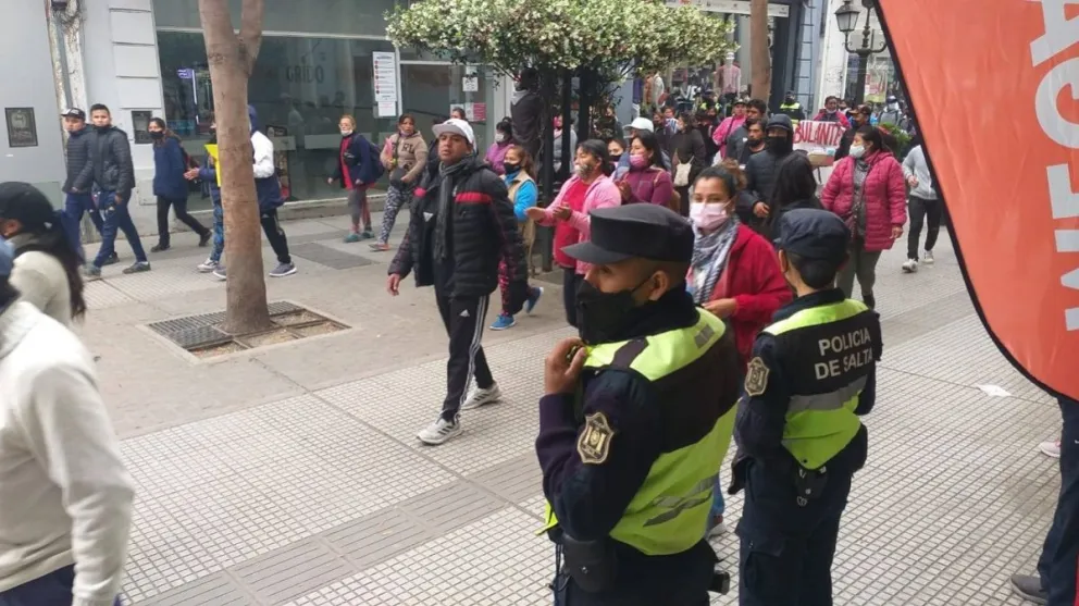 Yo que vos no salgo: caos en el centro de la Ciudad ante la presencia de varias manifestaciones