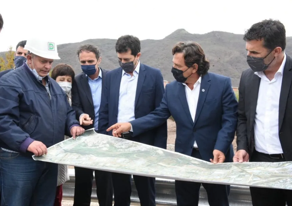 Sáenz, Estrada, Katopodis y De Pedro supervisaron las obras hídricas en el Parque Industrial de la provincia